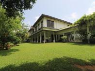 One of Lake Drive’s finest properties, this fantastic 69 perch family home is offered for rent fully furnished.

Overlooking the water, the at...