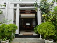 Conveniently located off Galle Road, this spacious family home includes a great walled garden and covered parking for 2 vehicles.

Benefiting fr...