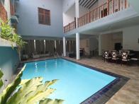 Located in residential Madiwela, this impressive 8300 sq.ft. family home is available for immediate rent.

Offered fully furnished and ranged ov...